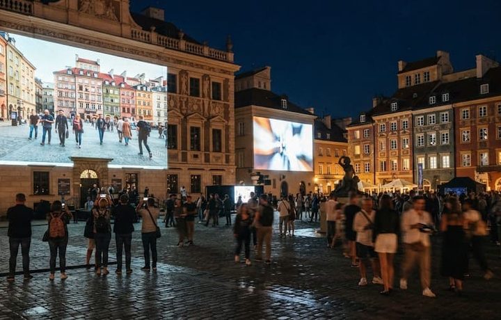 Noc Fotografii 2026 dziś w Warszawie. Gdzie są projekcje i o której zacząć wieczór?