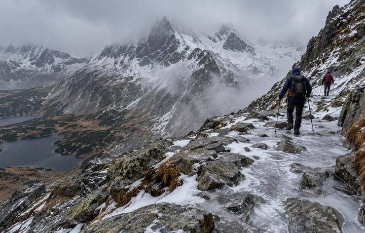 Tatry 13–14 października: TPN ostrzega przed oblodzeniem. Które szlaki są niebezpieczne i jaki sprzęt zabrać?
