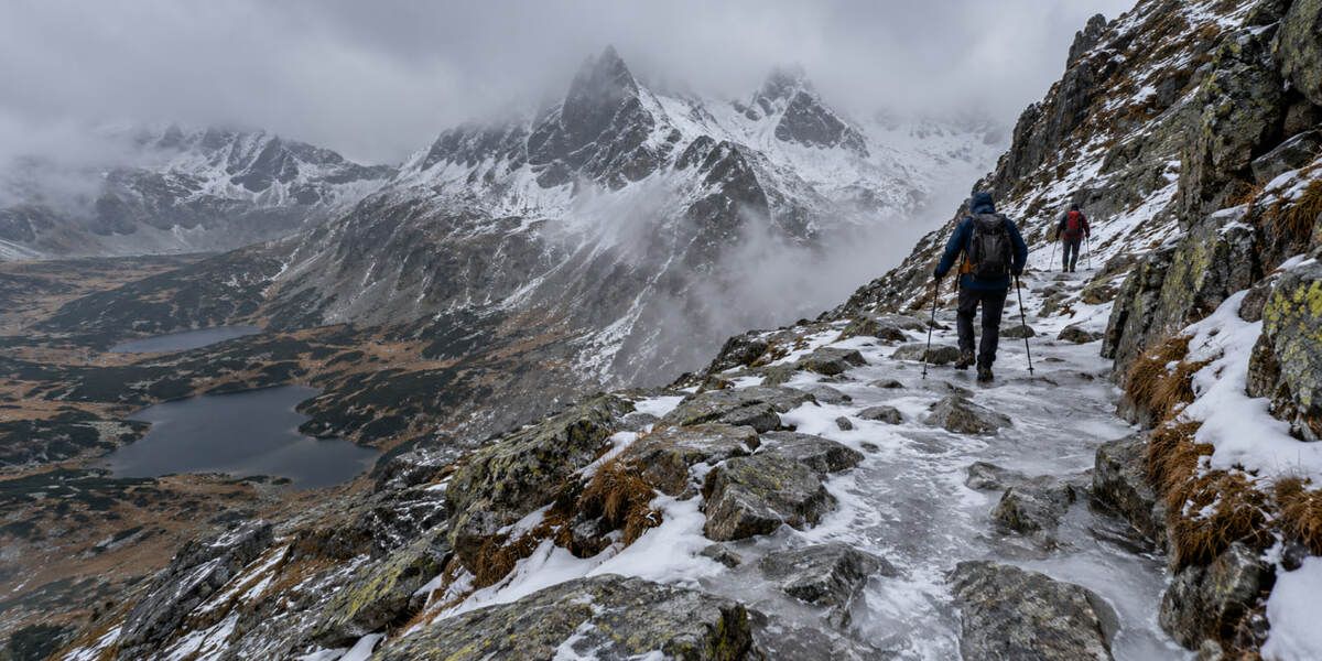 Tatry 13–14 października: TPN ostrzega przed oblodzeniem. Które szlaki są niebezpieczne i jaki sprzęt zabrać?