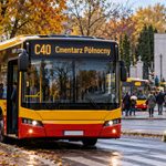 Warszawa: od 26 października C40 kursuje co 10 minut. Jak dojechać na cmentarze i co zmienia się na liniach 409 i 250?
